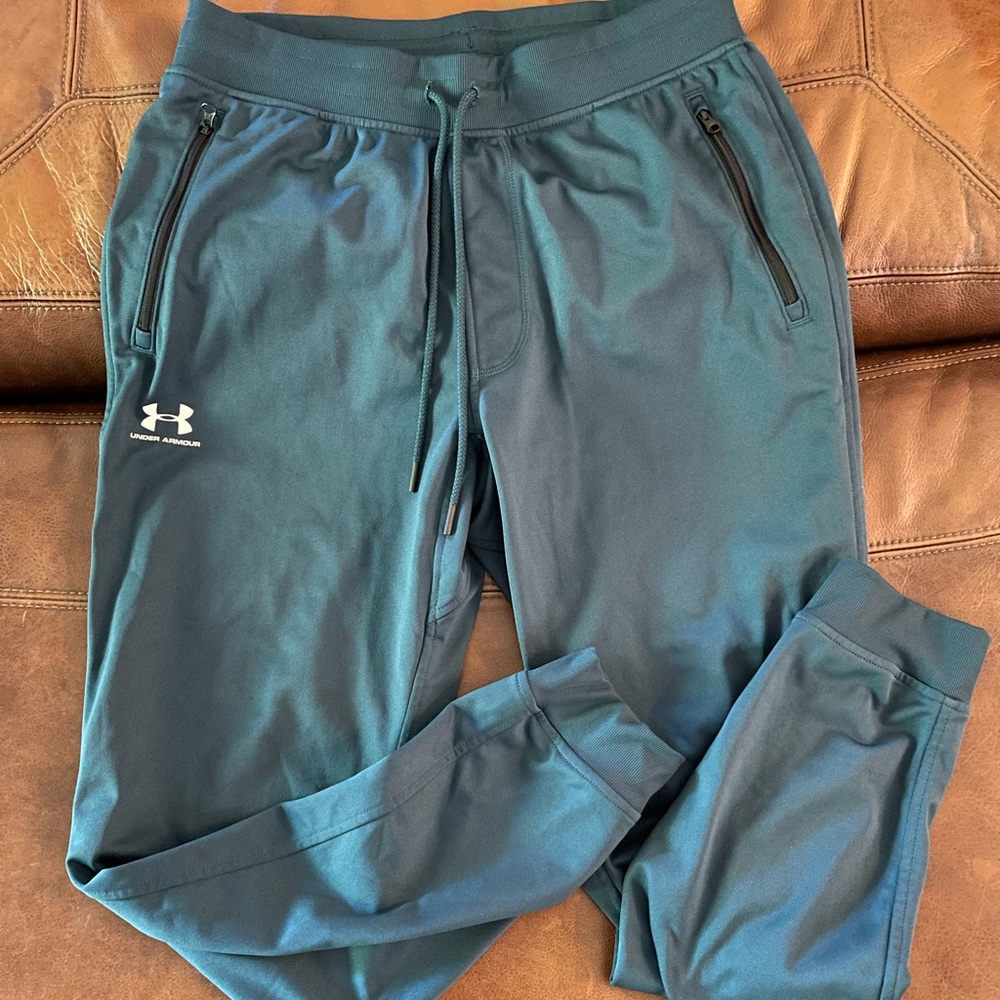 Under Armour track pants, joggers Men’s L